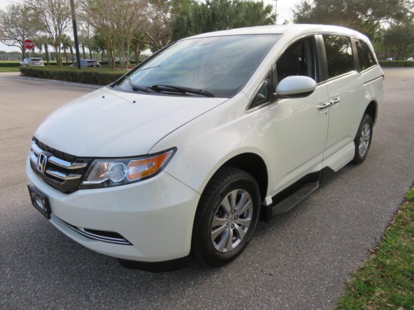 2016 White /Truffle Honda Odyssey (5FNRL5H63GB) , Automatic transmission, located at 4301 Oak Circle #19, Boca Raton, FL, 33431, (954) 561-2499, 26.388861, -80.084038 - You are looking at Gorgeous Pearl White Diamond 2016 Honda Odyssey EX-L VMI Northstar Handicap Wheelchair Conversion Van with 79K Original Miles, In-Floor Power Side Entry Ramp with Kneeling Van Function, Passenger Side 6 Way Transfer Seat, Quick Release Driver's Seat, Hand Controls, Tie Down System - Photo#22